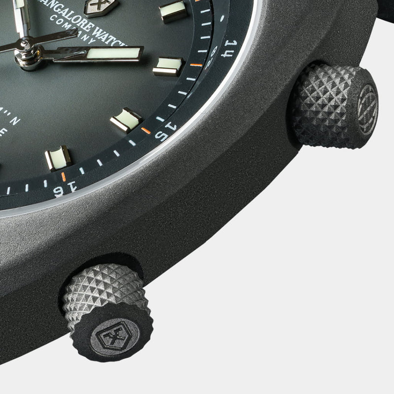 The Apogee Extraterrestrial’s Grade 2 Titanium case, micro-bead-blasted for a refined and modern finish.